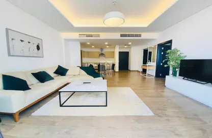 Living Room image for: Apartment - 1 Bedroom - 3 Bathrooms for rent in Amwaj Avenue - Amwaj Islands - Muharraq Governorate, Image 1
