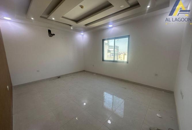 987371 - Property Image 2