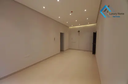 Empty Room image for: Apartment - 3 Bedrooms - 3 Bathrooms for rent in Riffa - Southern Governorate, Image 1