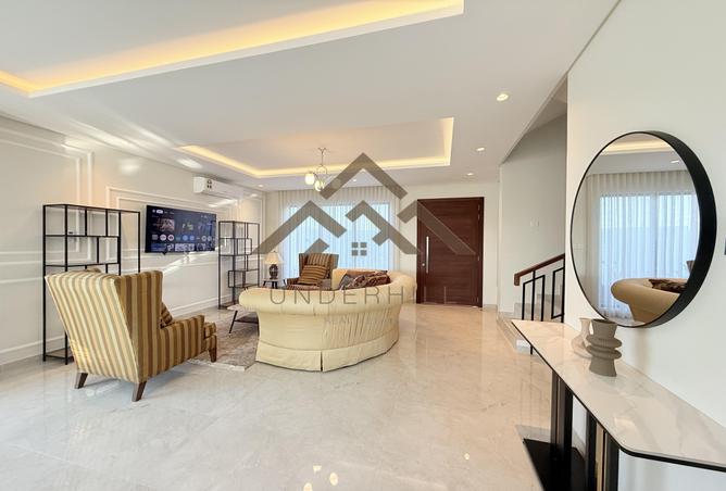 988425 - Property Image 2