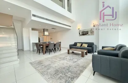 Duplex - 3 Bedrooms - 4 Bathrooms for rent in Al Juffair - Capital Governorate