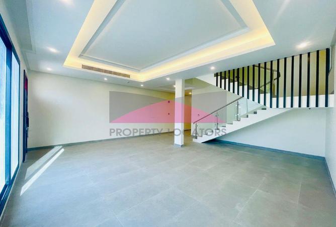 985239 - Property Image 2