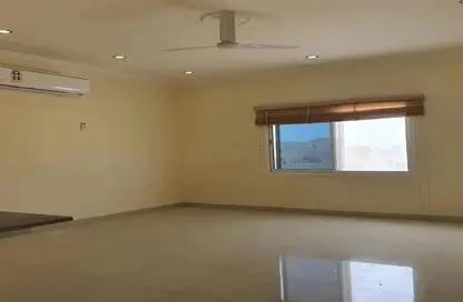 Empty Room image for: Apartment - 1 Bathroom for rent in Hidd - Muharraq Governorate, Image 1