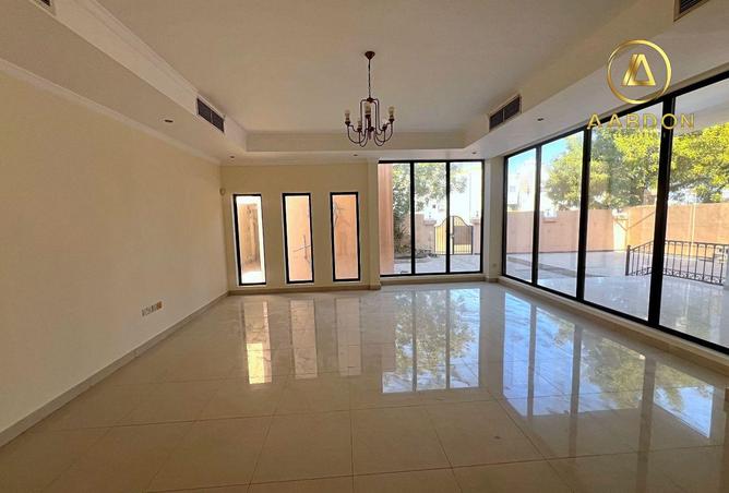 989545 - Property Image 3