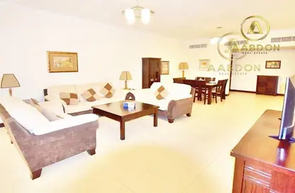 Apartment - 2 Bedrooms - 3 Bathrooms for rent in Al Juffair - Capital Governorate