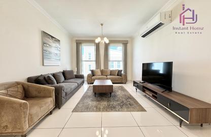 Apartment - 2 Bedrooms - 3 Bathrooms for rent in Al Juffair - Capital Governorate