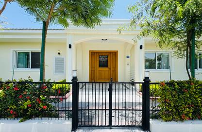 Villa - 4 Bedrooms - 6 Bathrooms for rent in Sanabis - Manama - Capital Governorate
