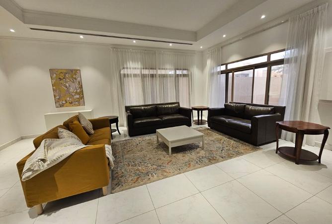 987872 - Property Image 2