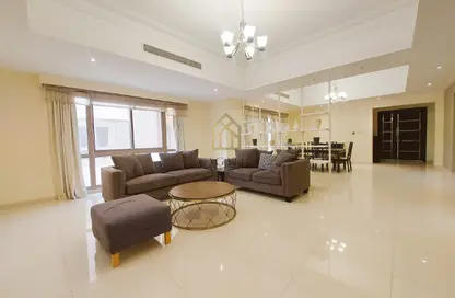 Apartment - 4 Bedrooms - 4 Bathrooms for rent in Mahooz - Manama - Capital Governorate