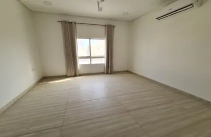 صورة لـ غرفة فارغة شقة - 4 غرف نوم - 3 حمامات للايجار في الجفير - محافظة العاصمة ، صورة رقم 1
