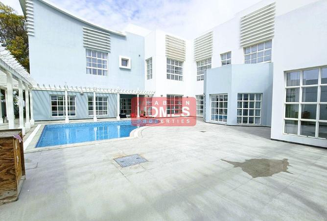 967039 - Property Image 2