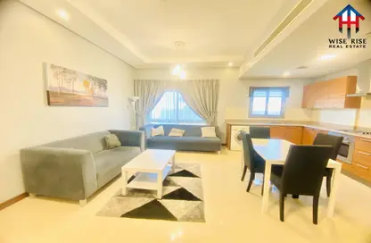 صورة لـ غرفة المعيشة / غرفة الطعام شقة - 2 غرف نوم - 3 حمامات للايجار في الزنج - المنامة - محافظة العاصمة ، صورة رقم 1