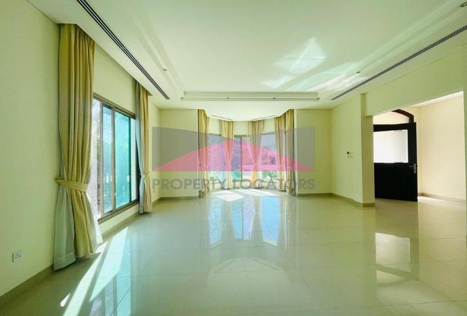 960767 - Property Image 2