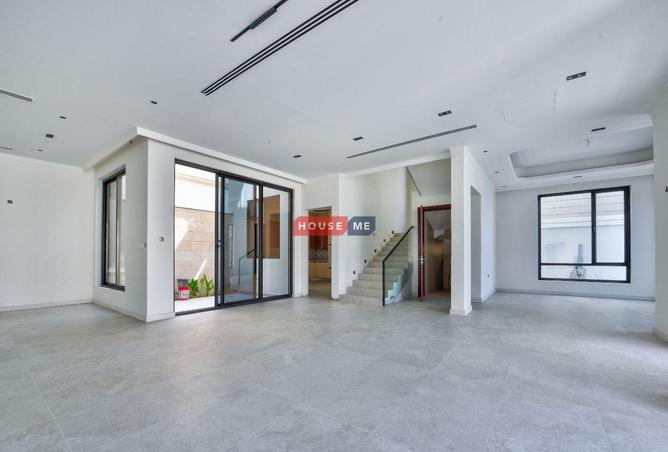 965694 - Property Image 2