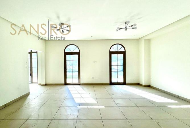 989246 - Property Image 2