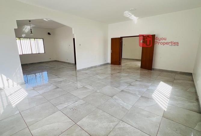 965967 - Property Image 3