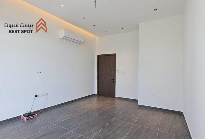 989170 - Property Image 3