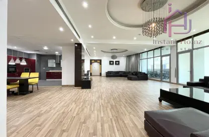 Penthouse - 3 Bedrooms - 4 Bathrooms for rent in Al Juffair - Capital Governorate