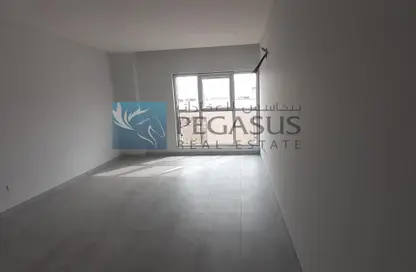 Empty Room image for: Office Space - Studio - 2 Bathrooms for rent in Segaya - Manama - Capital Governorate, Image 1