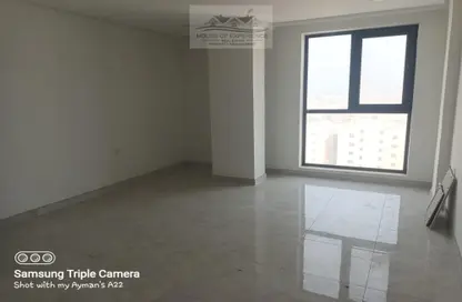 Empty Room image for: Apartment - 2 Bedrooms - 2 Bathrooms for sale in Hidd - Muharraq Governorate, Image 1