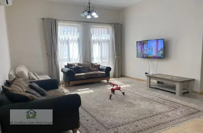 Living Room image for: Apartment - 3 Bedrooms - 2 Bathrooms for sale in Janabiya - Northern Governorate, Image 1
