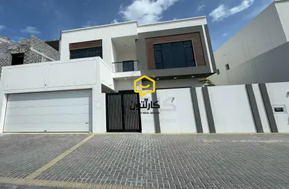 Villa - 5 Bedrooms - 6 Bathrooms for sale in Mozoon - Diyar Al Muharraq - Muharraq Governorate