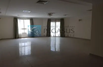 Empty Room image for: Apartment - 4 Bedrooms - 4 Bathrooms for rent in Exhibition Road - Hoora - Capital Governorate, Image 1
