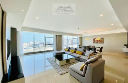 Living / Dining Room image for: Apartment - 3 Bedrooms - 4 Bathrooms for rent in Amwaj Avenue - Amwaj Islands - Muharraq Governorate, Image 1
