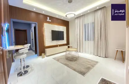Living Room image for: Apartment - 2 Bedrooms - 2 Bathrooms for rent in Busaiteen - Muharraq Governorate, Image 1