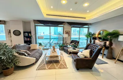 Duplex - 3 Bedrooms - 5 Bathrooms for rent in Reef Island - Capital Governorate