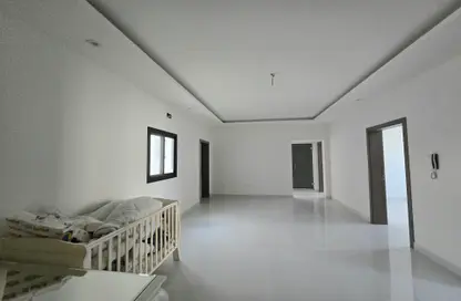 Apartment - 3 Bedrooms - 3 Bathrooms for rent in Busaiteen - Muharraq Governorate