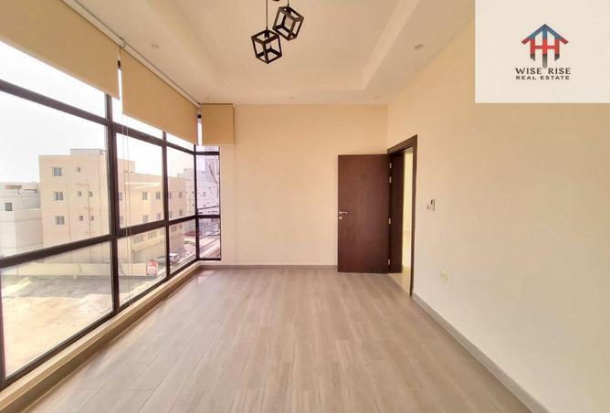 987725 - Property Image 2