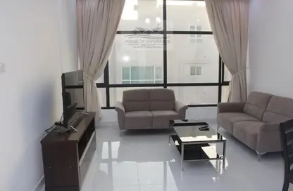 Living Room image for: Apartment - 1 Bedroom - 2 Bathrooms for rent in Saar - Northern Governorate, Image 1