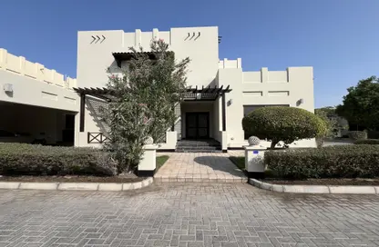 Townhouse - 4 Bedrooms - 5 Bathrooms for rent in Janabiya - Northern Governorate