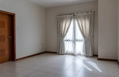 Apartment - 2 Bedrooms - 3 Bathrooms for rent in Segaya - Manama - Capital Governorate