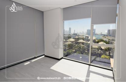 Apartment - 3 Bedrooms - 5 Bathrooms for rent in Reef Island - Capital Governorate