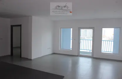 Empty Room image for: Apartment - 2 Bedrooms - 2 Bathrooms for rent in Sanabis - Manama - Capital Governorate, Image 1