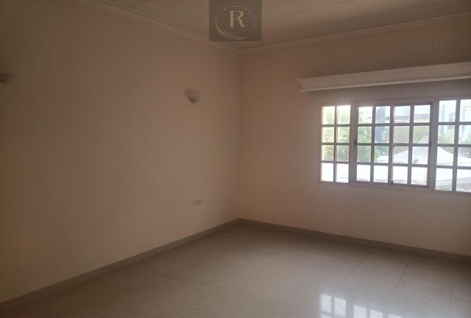 953943 - Property Image 2