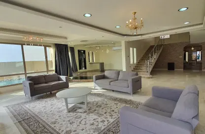 Villa - 6 Bedrooms for rent in Arad - Muharraq Governorate