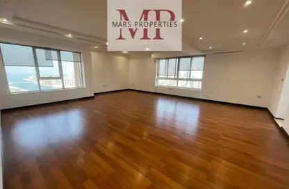 شقة - 4 غرف نوم - 5 حمامات للايجار في أبراج اللولو - المنامة - محافظة العاصمة