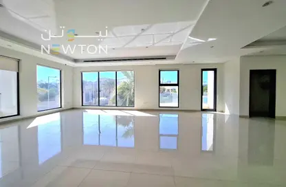 وحدة طبية - استوديو - 5 حمامات للايجار في سار - المحافظة الشمالية