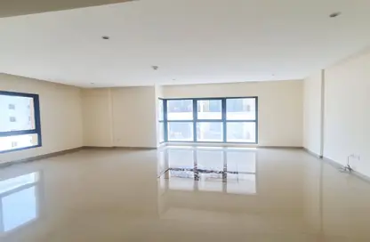 Apartment - 2 Bedrooms - 3 Bathrooms for rent in Hidd - Muharraq Governorate