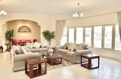 Apartment - 4 Bedrooms - 4 Bathrooms for rent in Mahooz - Manama - Capital Governorate