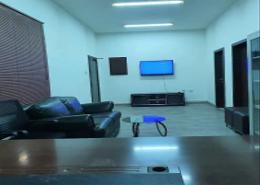 صورةغرفة المعيشة لـ: مكتب - 1 حمام للكراء في عراد - المحرق, صورة 1