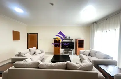 Apartment - 3 Bedrooms - 2 Bathrooms for rent in Al Juffair - Capital Governorate