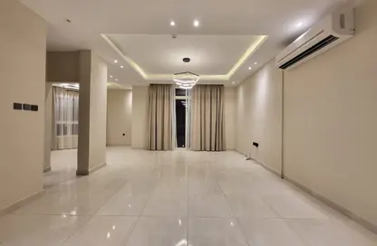 Apartment - 2 Bedrooms - 2 Bathrooms for rent in Hidd - Muharraq Governorate