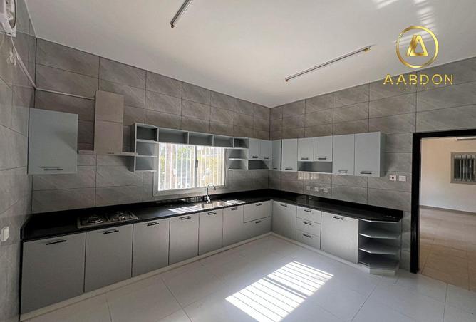 989594 - Property Image 2