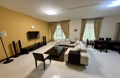 Apartment - 2 Bedrooms - 2 Bathrooms for rent in Busaiteen - Muharraq Governorate
