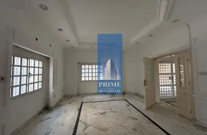 Office Space - Studio - 4 Bathrooms for rent in Zinj - Manama - Capital Governorate