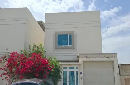 Villa - 5 Bedrooms - 7 Bathrooms for sale in Tubli - Central Governorate
